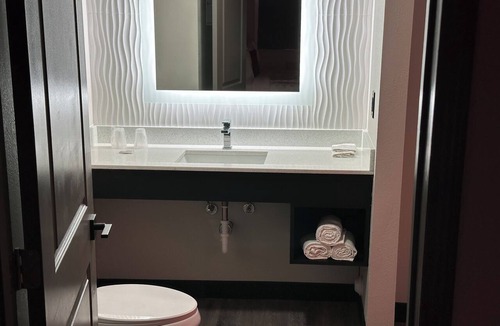 Dearborn Hotel | Imperial Suites
