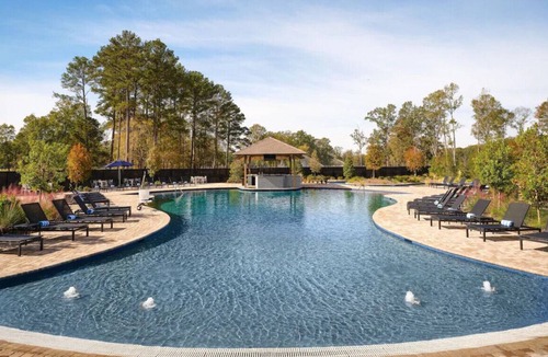 Flowood House | Impressive Cozy Room for Work and Pleasure