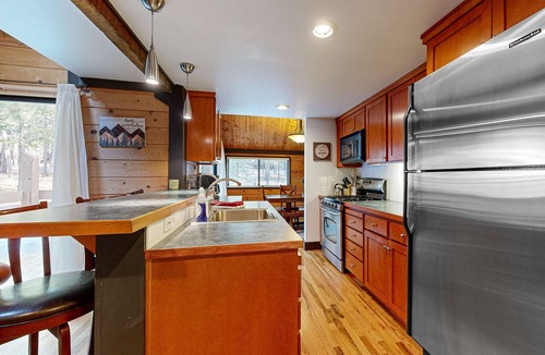 Overlook Park Cabin | in Sunriver with SHARC amenities, washer&dryer, & dog-friendly