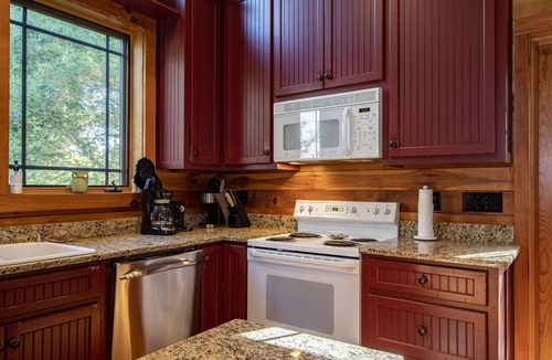 Mirror Lake House | IN TOWN PARADISE !