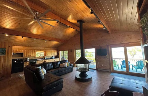 Beaver Island House | Incredible Paradise Bay Views