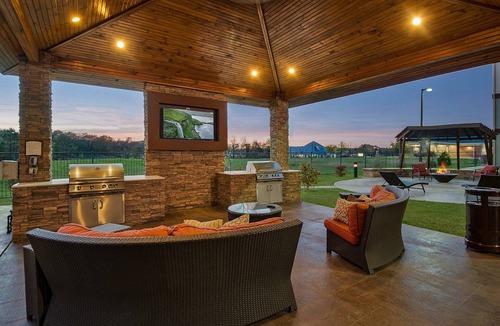 Longview Apartment | Indoor Pool. Free Breakfast. King Studio.