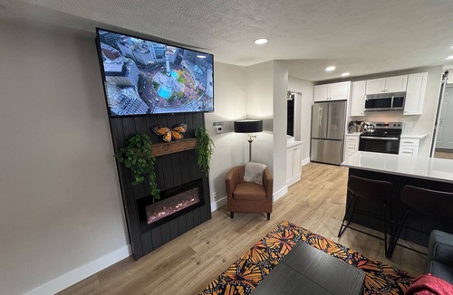 Indianapolis House | Indy State Fair: Hot Tub, Corn Hole, Fast Wifi