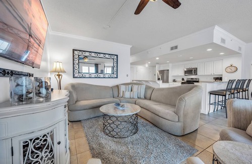 Crystal Beach Condo | Inn at Crystal Beach 510a * Gulf Front with Beach Chair Set. Onsite dining!