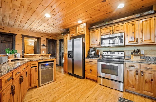 Foxfire Estates Cabin | Insane Views, Hot Tub,Game Room!
