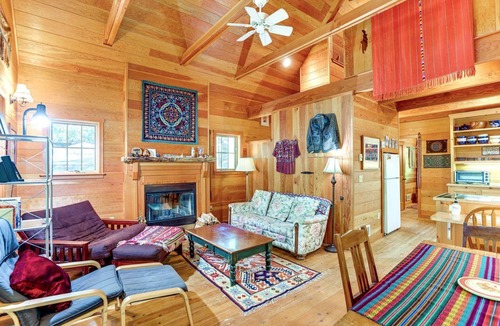 McKenzie Bridge Cabin | Intimate Creekfront Cabin with Private Sauna near Willamette National Forest