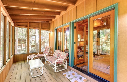 McKenzie Bridge Cabin | Intimate Creekfront Cabin with Private Sauna near Willamette National Forest