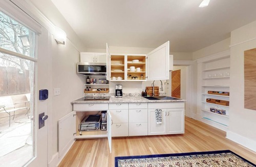 Nob Hill Apartment | Inviting Remodeled Guest House in Central Nob Hill