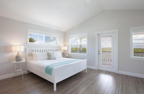 Islamorada House | Isla Mirabelle - Waterfront Boutique Resort, Htd Pool, Dock, Walkable