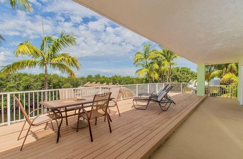Islamorada House | Islamorada Boaters Paradise with 70' Dock and private beach access.