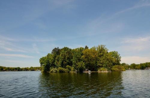 Sand Creek House | Island Cottage on Evans Lake: Boat Rental Required