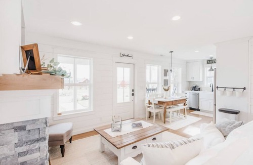 Colbert Cottage | Ivory and Oak a Greenbluff Home