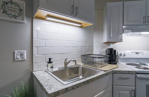 Weston Apartment | Jelinek Hideaway Unit 1 - Modern 2BR Apartment