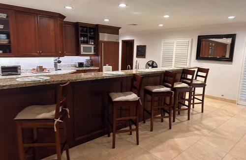 North Center Street House | Jupiter waterfront - dock and new jacuzzi spa , 3 b 2 b fits 30 “ boat