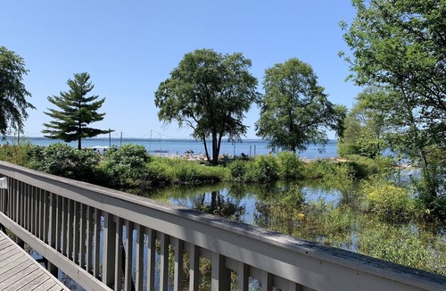 Acme Apartment | Just a few steps to the bay & Amazing Sunsets!