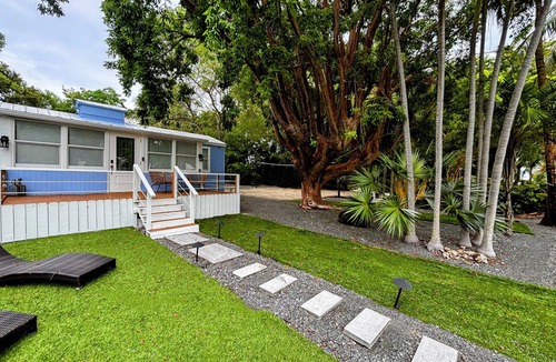 Anglers Park House | Key Largo Conch house steps from the sea