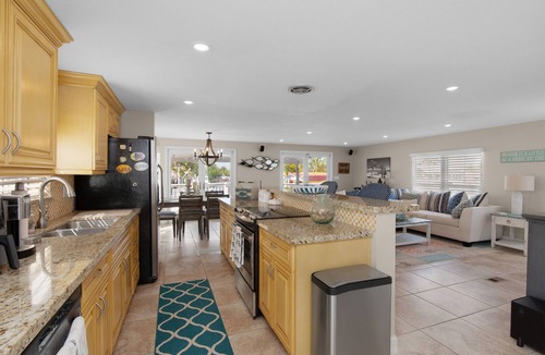 Twin Lakes House | Key Largo Waterfront home with 40’ dock and boat lift. Walk to Pennekamp
