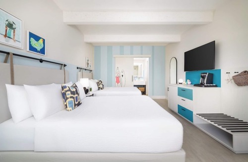 New Town Hotel | Kick Back in 3 Pool-View Rooms at Key West’s Blue Flamingo Resort