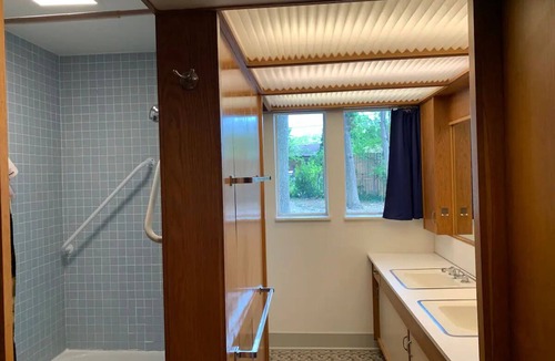 Dicken House | Kid-Friendly Midcentury House 1.2 Miles to Stadium