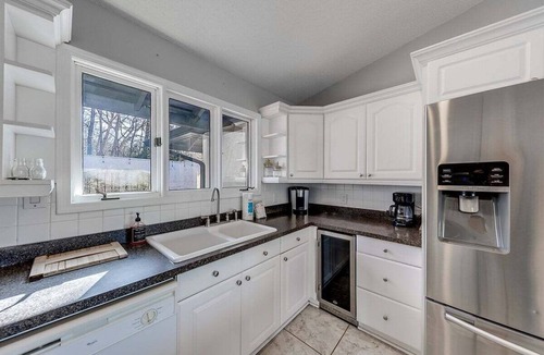 Helen House | Kies Poolside Mountain Villa| Prime Location