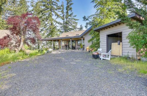 Thurston House | 'Kimiko' Getaway w/Fire Pit – 15 Mi to Eugene