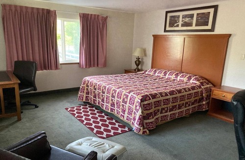 Stevenson Hotel | King Bed Accessible Non-Smoking