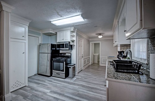 Tougaloo House | *King* Bed House in the Heart of Jackson