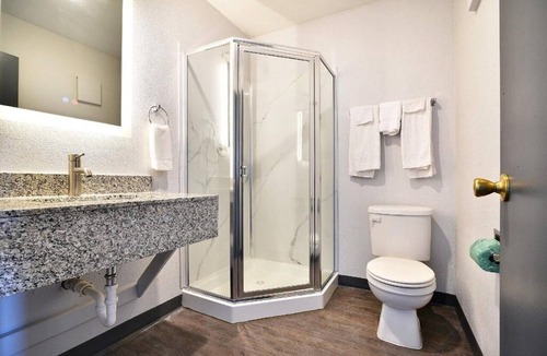 Shreveport Apartment | King Bed Walkin|Shreveport LA