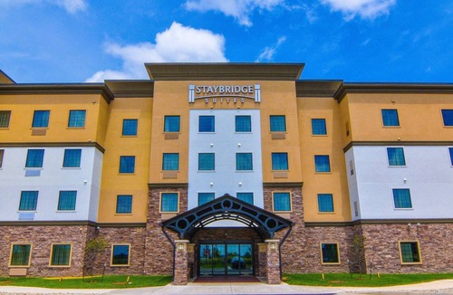 Lafayette Apartment | King Studio Only 5 Miles from Purdue University. Free Breakfast. Pool.