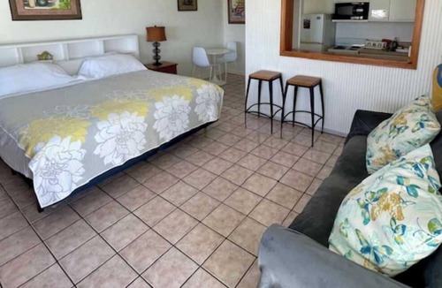 Pompano Beach Hotel | King Studio with Sofa Sleeper, Full Kitchen,Ocean Views
