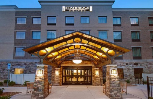Sterling Heights Condo | King Suite | Free Breakfast, Pool & Gym Access!