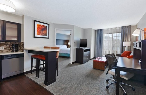 Shelby Township Condo | King Suite | Free Daily Breakfast, 24h Business Center + Seasonal Pool