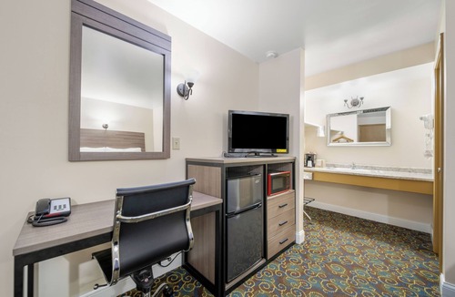 Caro Hotel | Kingsway Inn