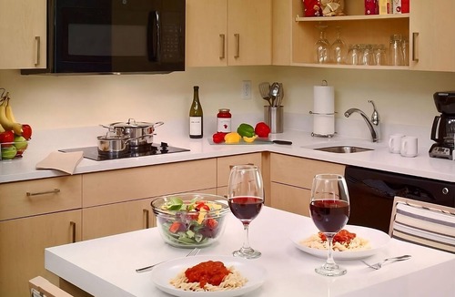 Auburn Hills Hotel | Kitchenette, Outdoor Pool, Free Breakfast, Convenient Stay at Auburn Hills!