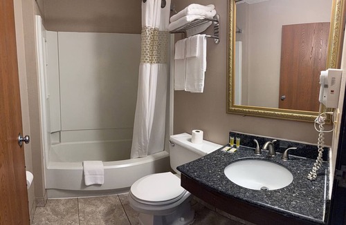 North Meadows Hotel | Knights inn Hartford