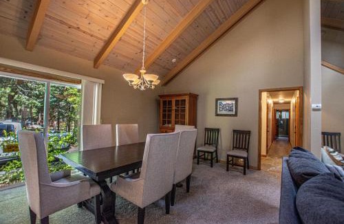 Tahoma House | Knobcone Cabin by Hauserman Rental Group