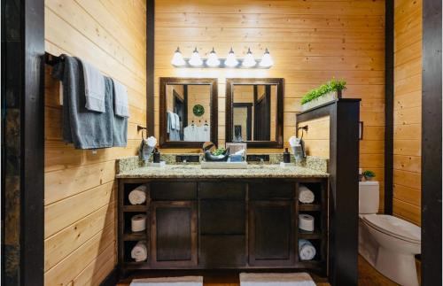 Hochatown House | Knotty and Nice Luxury Cabin