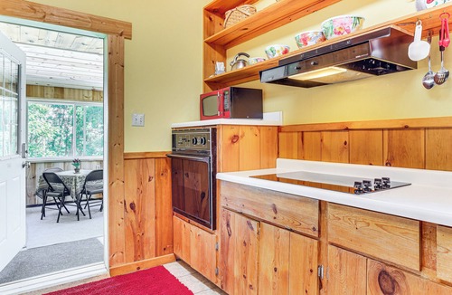 Dakota Cottage | La Crescent Cottage on Minnesota Bluffs w/View!