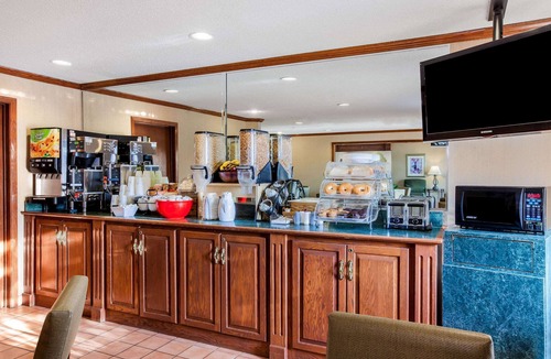 Southgate Hotel | La Quinta Inn by Wyndham Detroit Southgate