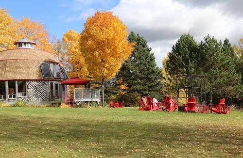 Mauricie Cabin | La Rotonde - Self-sufficient circular log cabin