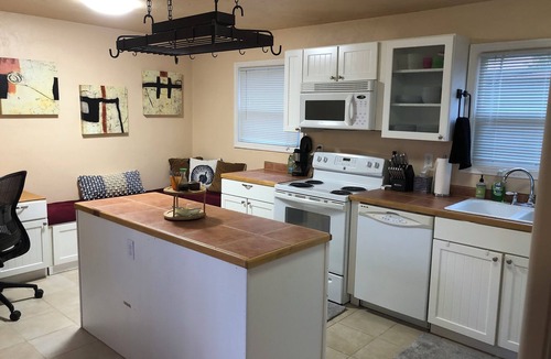 Springfield House | La Via Nueva -Modern, Peaceful Home Near UO & Hayward Field
