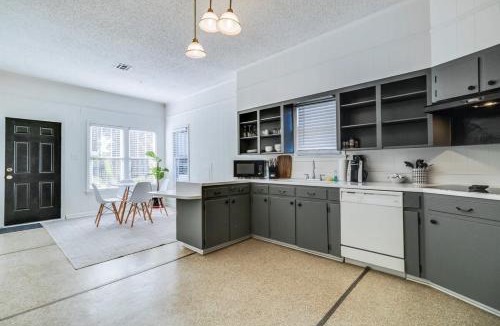 Freetown - Port Rico House | Lafayette Getaway-A cozy private bedroom close to downtown with shared spaces