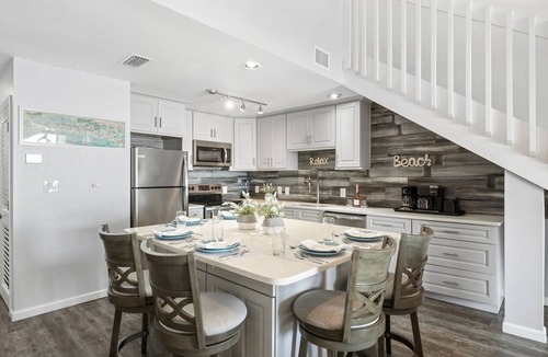 Laguna Beach Condo | Laguna Beach Gulf Front Condo with Pool