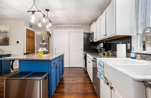 Plainwell House | Lake Access + Hot Tub + Sauna + BBQ + Kayaks