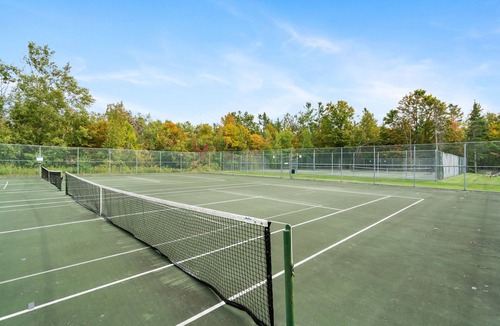 Harbor Springs Condo | Lake Access Retreat Near Harbor Springs
