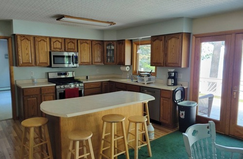 Hillman House | Lake Avalon - Charming 4-bedroom, 2-Bathroom Lake House