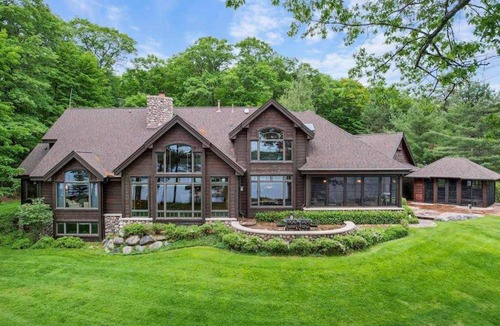 Three Lakes House | Lake Breeze Luxury Executive Retreat