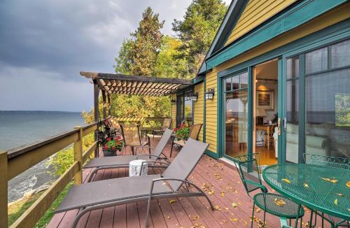 North Hero House | Lake Champlain Cottage w/Private Deck & Fire Pit!
