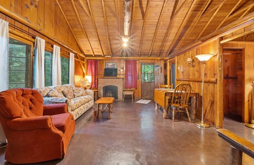 Whitehall Cabin | Lake Erie Log Cabin #2