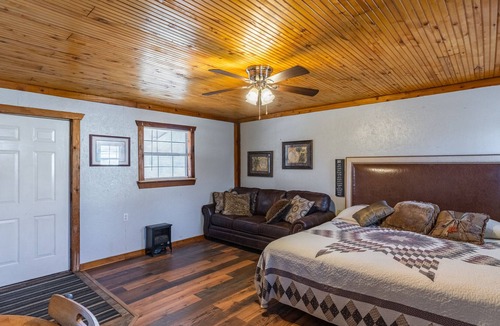 Yantis Cabin | Lake Fork Water Front Log Cabin #1